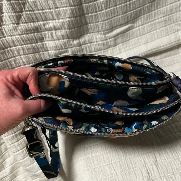Vera Bradley performance twill 3 zippered crossbody in Immersed Blooms - Picture 3 of 5
